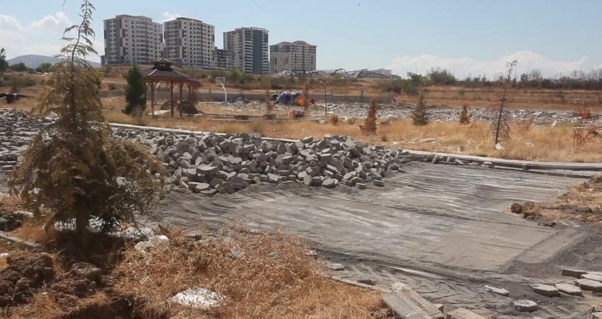 Kahramanmaraş merkezli depremlerde büyük yıkıma uğrayan Malatya’da ağır hasarlı binaların