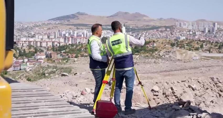 Mansur Yavaş, Cumhuriyet’in 100. Yılında, ‘100. Yıl Şükran Anıtı’nın Projesine Başlandığını Duyurdu Ankara Büyükşehir Belediye Başkanı Mansur Yavaş, Cumhuriyet'in 100'üncü yılında "Yüz