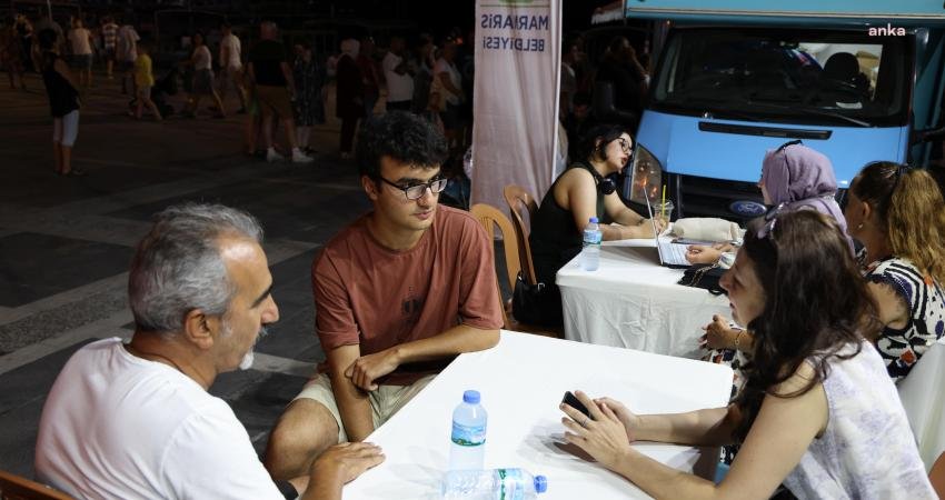 Marmaris Belediyesi, üniversite adaylarına ücretsiz tercih danışmanlığı hizmeti verdi. Aileleriyle birlikte