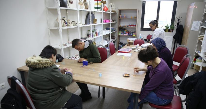 Özel bireylerin eğitim aldığı ve sosyalleştiği Merkezefendi Belediyesi Engelsiz Yaşam