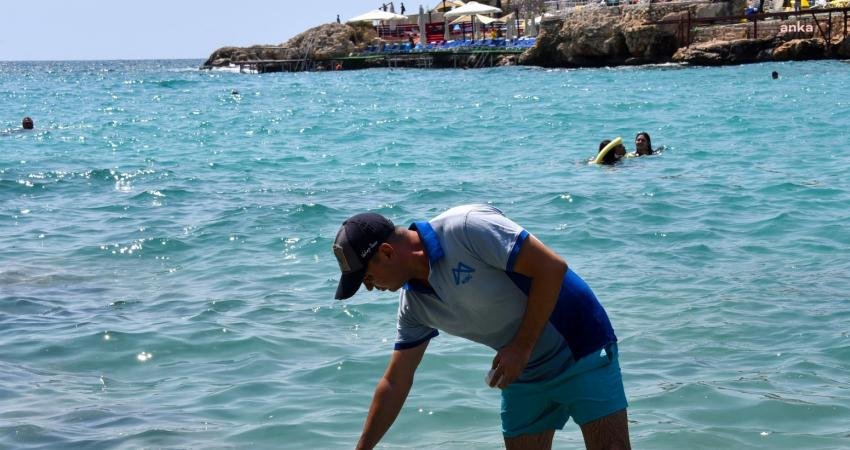 MESKİ, Sahillerden Deniz Suyu Numuneleri Almaya Devam Ediyor Mersin’i altyapısından üstyapısına kadar temiz bir kent haline getirmek için