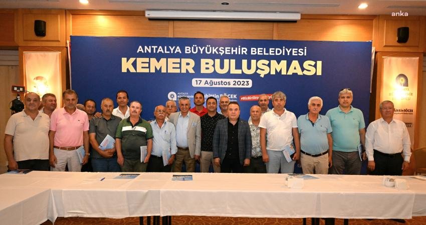 Kemer’de muhtar, sivil toplum kuruluşlarının temsilcileri ve turizmcilerle buluşan Antalya
