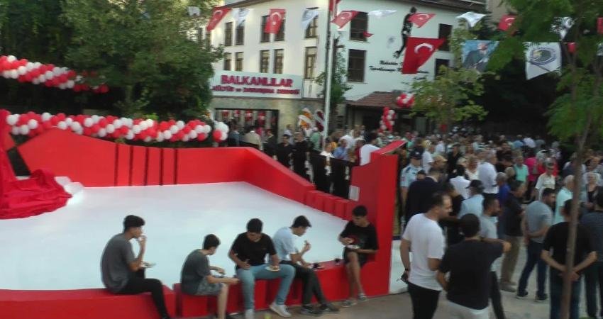 Kartal Belediyesi, Naim Süleymanoğlu’nun adını Soğanlık Orta Mahalle’de yenilediği parkta