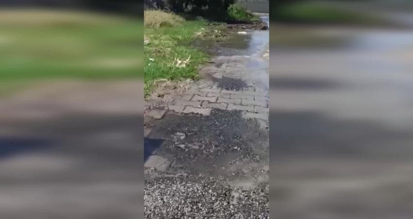 Osmaniye’de Mevlana Mahallesi 17110 sokakta patlayan içme suyu borusunun Osmaniye