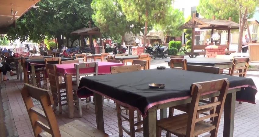 Osmaniye’nin Kadirli ilçesinde çay ocağında çalışan Durdu Yılmazer, "Masasına vardığın