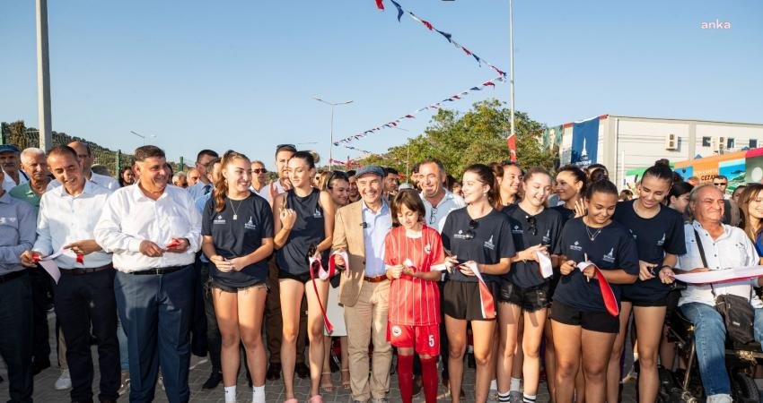 Özdere 100.Yıl Gençlik ve Spor Yerleşkesi Açıldı İzmir Büyükşehir Belediyesi, Cumhuriyet’in 100. yılında gençlere Özdere'de kurduğu Gençlik