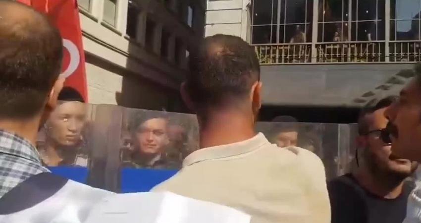 Özel Sektör Öğretmenleri Sendikası’nın Taksim’deki Eylemine Müdahale: Çok Sayıda Kişi Gözaltına Alındı Özel Sektör Öğretmenleri Sendikası üyeleri, ücretlerinin düşüklüğüne dikkat çekmek için