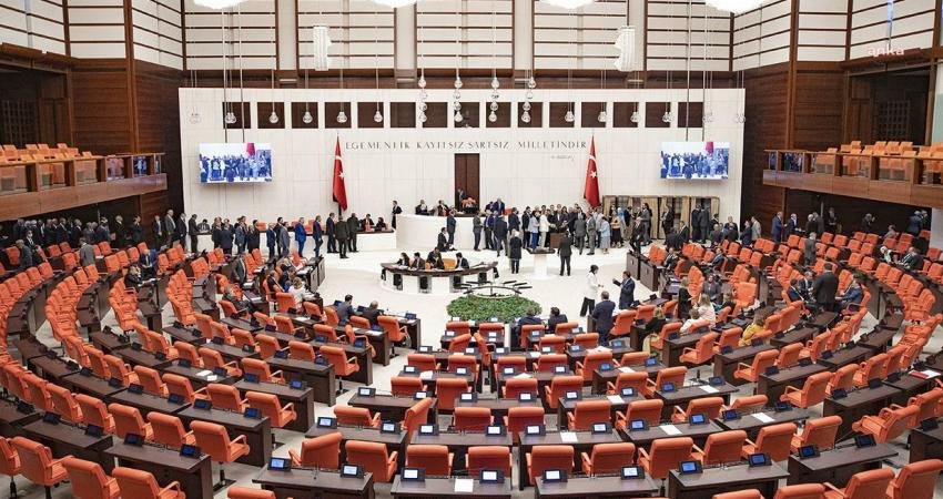 CHP Grup Başkanı Özgür Özel ve Yeşil Sol Parti Grup