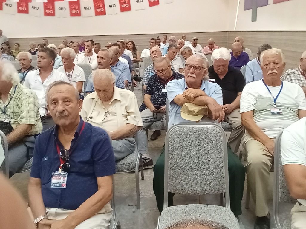 chp-kusadasi-ilce-kongresi-yapildi