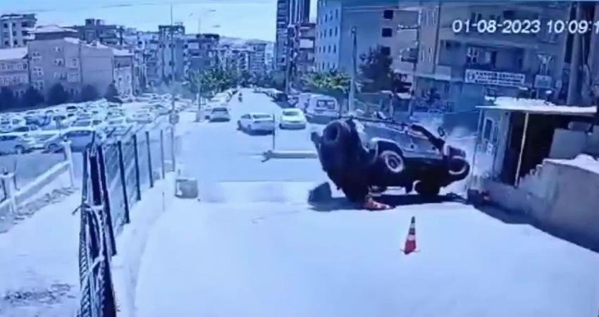 Şanlıurfa'da zırhlı polis aracı devrildi, aracı kullanan polis memuru Ramazan