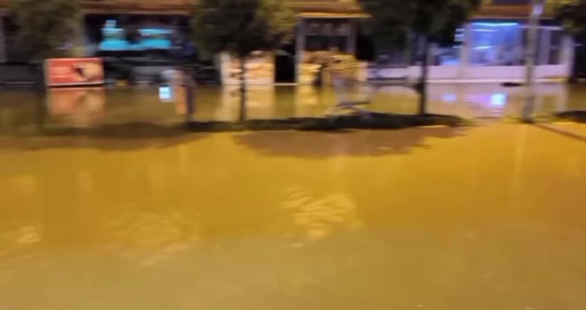 Dün akşam saatlerinde Artvin’in Arhavi ve Ardanuç ilçesinde etkili olan şiddetli yağmur