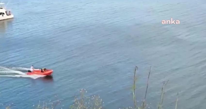 Sinop’ta Denizde Hareketsiz Şekilde Bulunan Vatandaşa Bot Üzerinde Kalp Masajı Yapıldı Sinop’ta Karakum Plajı'nda deniz üzerinde hareketsiz bulunan kişiye bot üzerinde