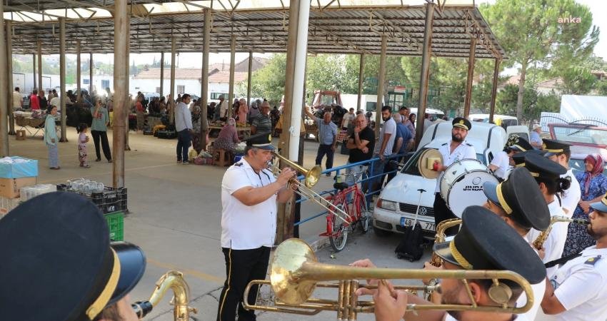 Söke Belediyesi’nin Mobil Hizmet Aracı Sarıkemer’deydi Söke Belediyesi, Mobil Hizmet Aracı ile hizmeti vatandaşın ayağına götürmeye