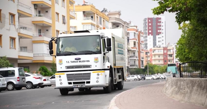 Tarsus Belediyesi Temizlik İşleri Müdürlüğü tarafından kent genelinde düzenli aralıklarla