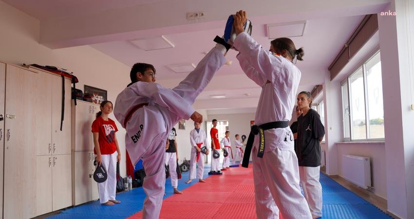 Tepebaşı Belediyesi Yunus Emre Spor Tesisleri’nde düzenlenen kurslar devam ediyor.