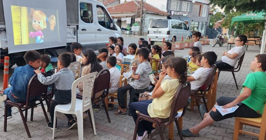 Tepebaşı Belediyesi’nin kırsal mahalledeki çocukların yaz tatilini verimli geçirebilmeleri için