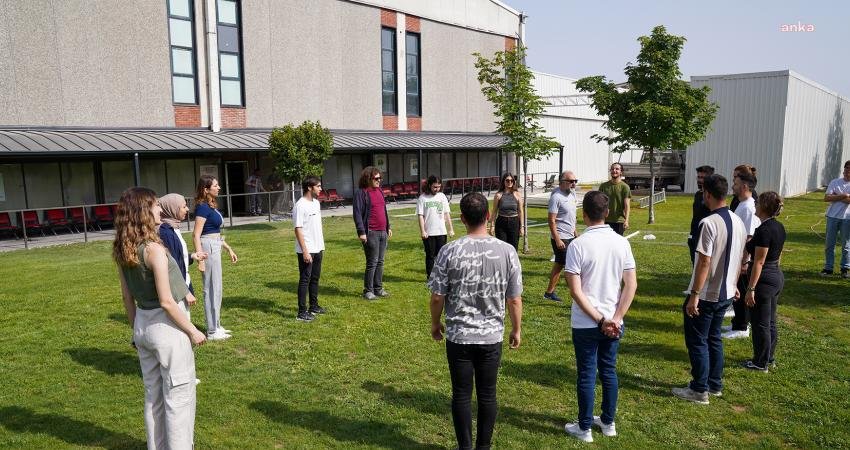 Tepebaşı Rekreasyon Ekibinden Takım Çalışması Aktivitesi Tepebaşı Belediyesi Rekreasyon birimi tarafından Arçelik Fabrikası stajyerlerine takım çalışmalarına