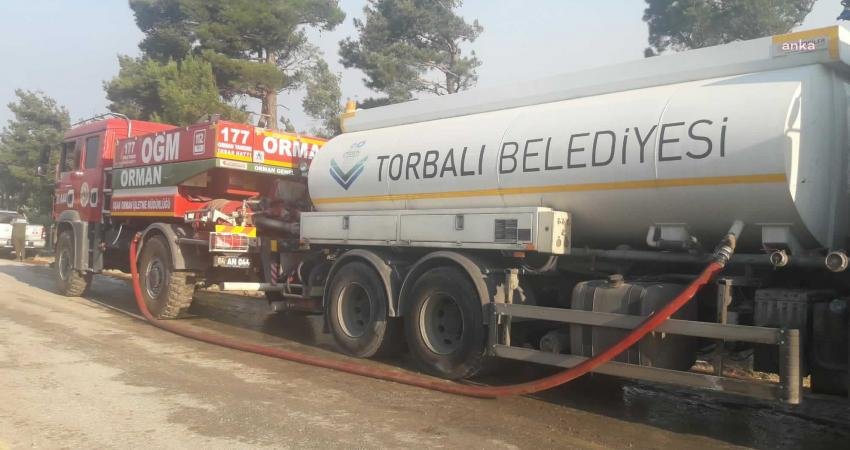 Torbalı’dan Çanakkale’ye Dayanışma Eli Torbalı’dan dün gece saatlerinde Çanakkale’ye hareket eden su tankerleri yangın