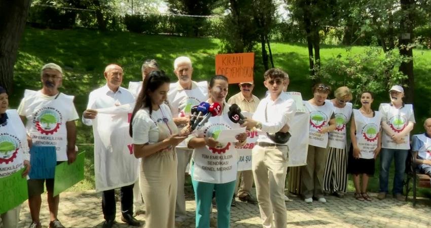 Tüm Emeklilerin Sendikası üyeleri, emekli aylıklarını protesto etmek için bugün