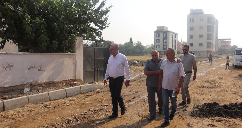 Turgutlu Belediye Başkanı Çetin Akın, İstasyonaltı Mahallesi’nde başlatıla parke döşeme