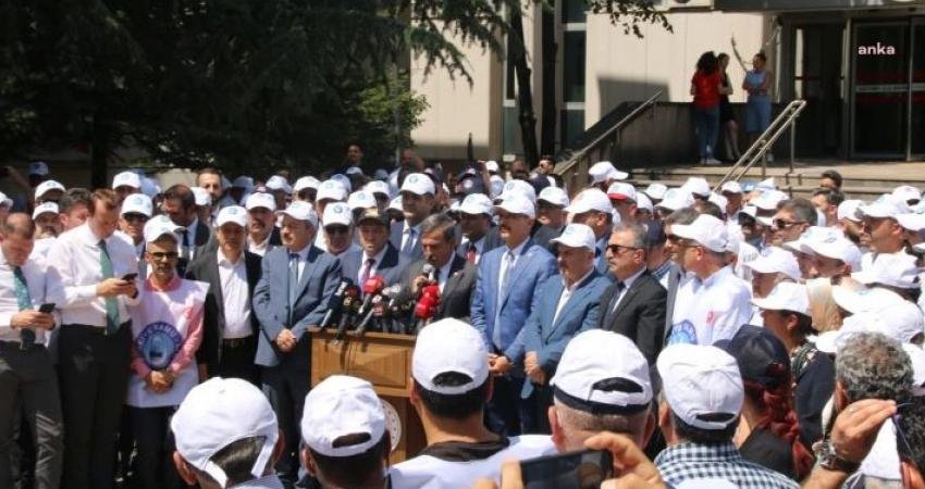 Türkiye Kamu Sen Genel Başkanı Önder Kahveci: “25 Milyon Vatandaşımızın Hiçbir Sorununun Tartışılmadığı Toplu Sözleşme Görüşmesine Katılmayacak, Tekili Konfederasyonun Bu Vebaline Seyirci Olmayacağız” Türkiye Kamu Sen Genel Başkanı Önder Kahveci, yarın hükümetin memur