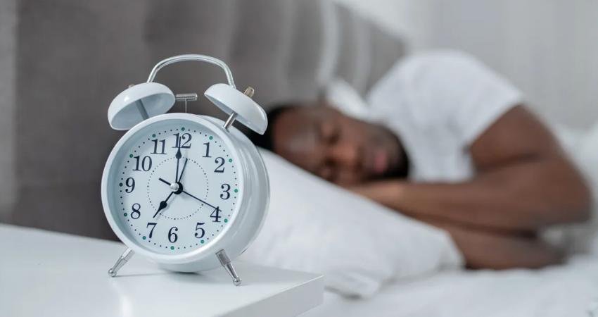 Uzmanlar, her gece aynı saatte yatağa girip uyumanızı öneriyor. Üstelik
