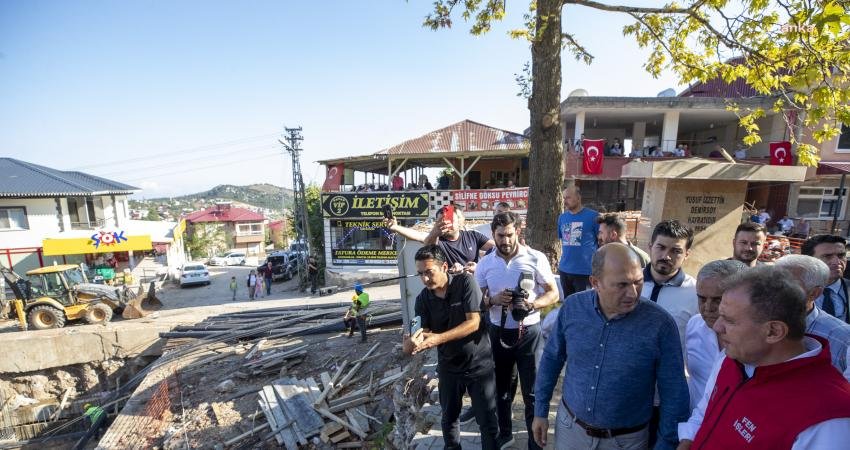 Mersin Büyükşehir Belediye Başkanı Vahap Seçer,  Büyükşehir Belediyesi tarafından Mezitli