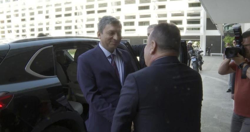 Antalya Valisi Hulusi Şahin, Antalya Büyükşehir Belediye Başkanı Muhittin Böcek’e