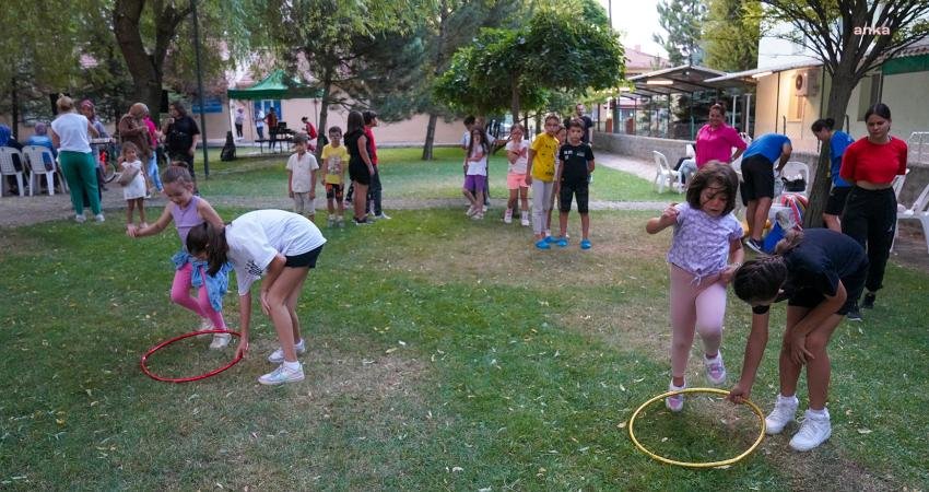 Tepebaşı Belediyesi’nin kırsal ve merkez mahallelerde düzenlediği ‘Yaz Tepebaşı’nda Güzel’