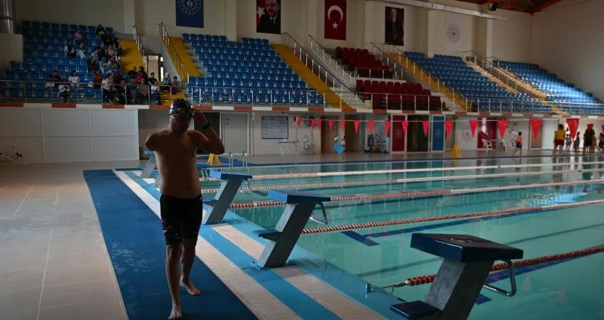 Geçirdiği trafik kazası sonrasında sağ kolunu kaybeden Rahmi Ersoy, 2017