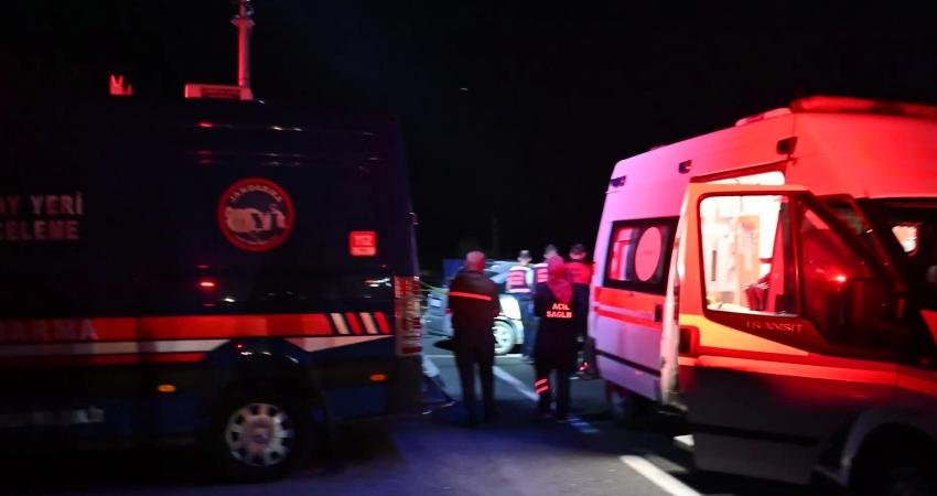 Yozgat’ta İki Otomobil Çarpıştı: 1 Kişi Öldü, 2 Kişi de Yaralandı Yozgat'ta dün akşam saatlerinde meydana gelen trafik kazasında, Yozgat’tan Sivas