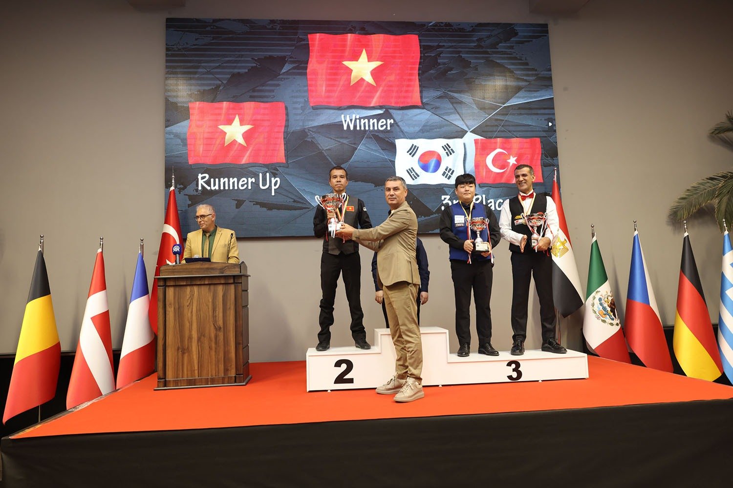 Erkek, kadın, genç ve artistik bilardo olmak üzere 4 kategoride