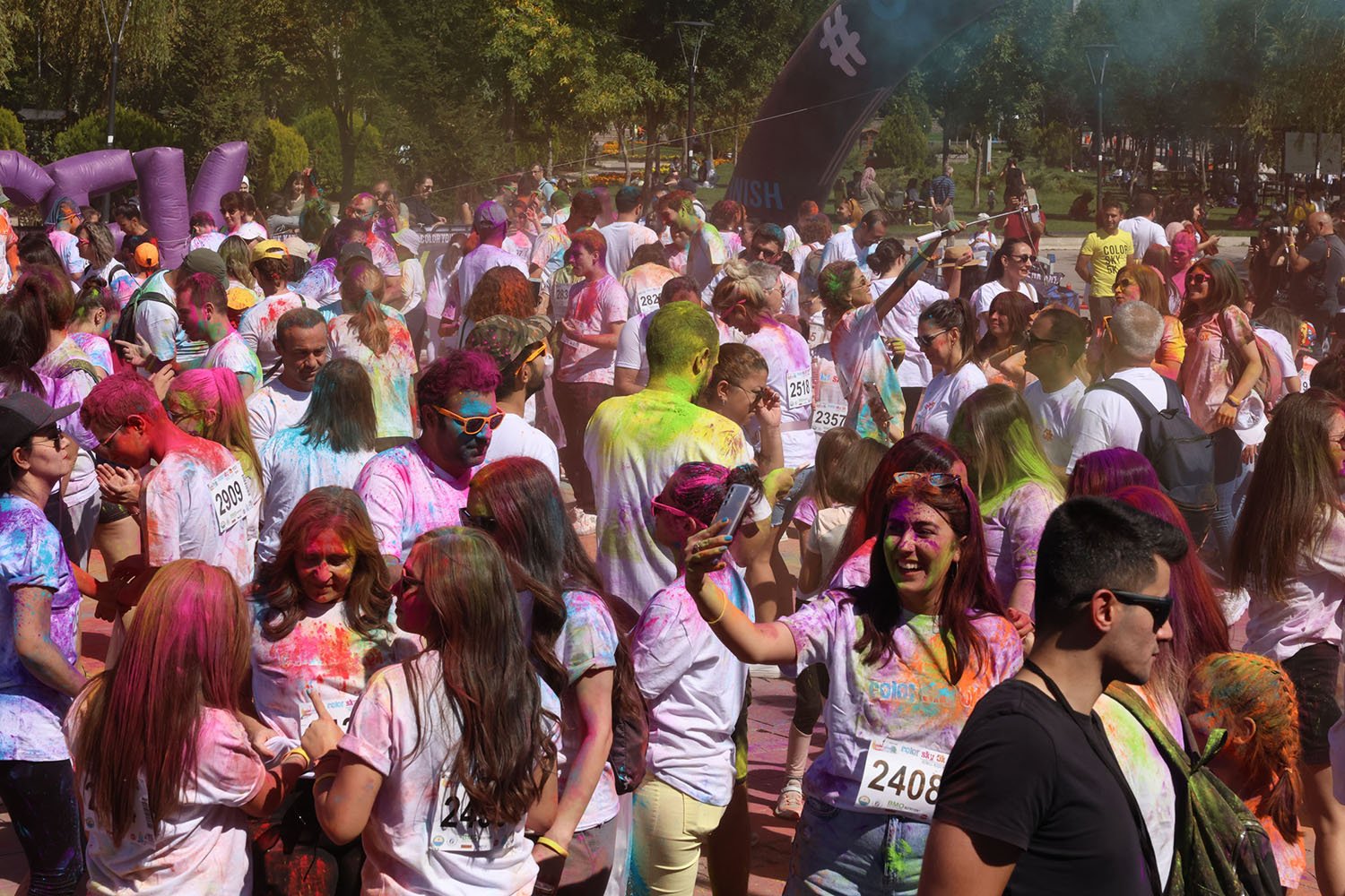 Gölbaşı Atatürk Sahil Parkı’nda bir araya gelen bine yakın kişi,