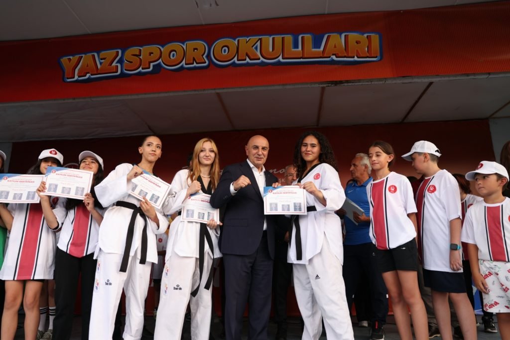 kecioren-belediyesi-7-bin-549-sporcuya-sertifika-verdi