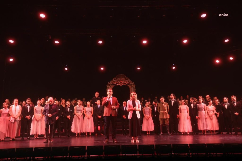 ibbnin-100-gosterisi-harbiyede-istanbullularla-bulustu-imamoglu-yeni-yuzyilin-siari-her-sey-cok-guzel-olacak-mutlaka-basaracagiz