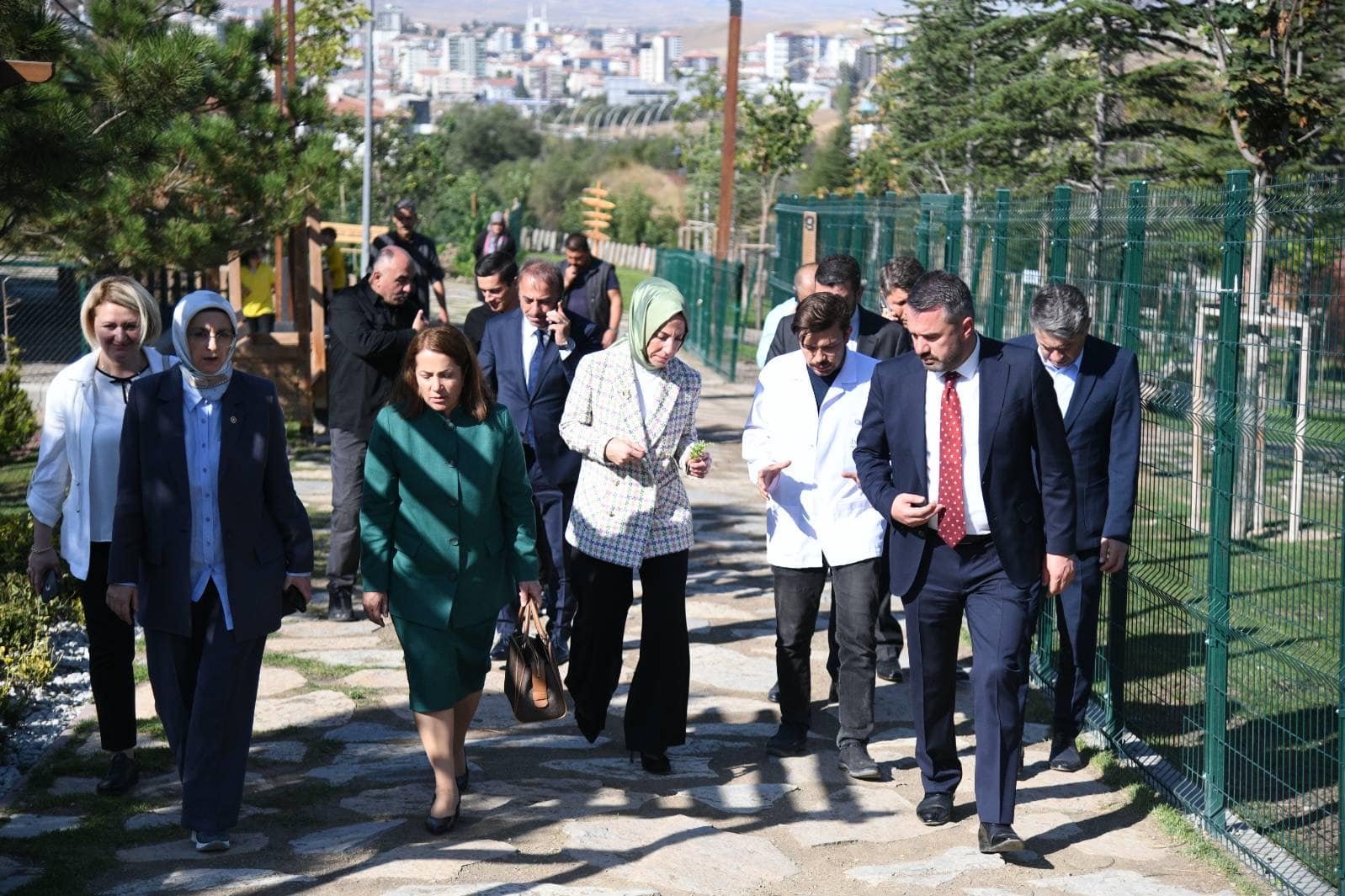 Pursaklar Belediye Başkanı Ertuğrul Çetin, AK Parti Ankara Milletvekili Lütfiye