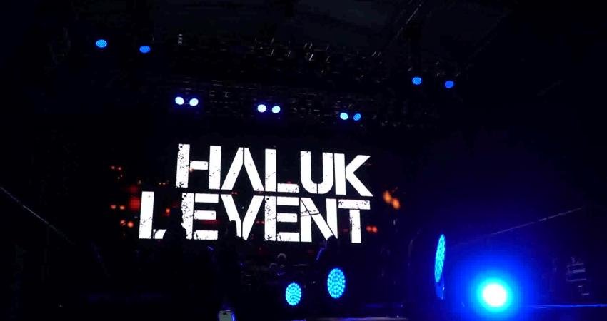 92. İzmir Enternasyonal Fuarı Çim Konserleri'nin son gecesinde Haluk Levent
