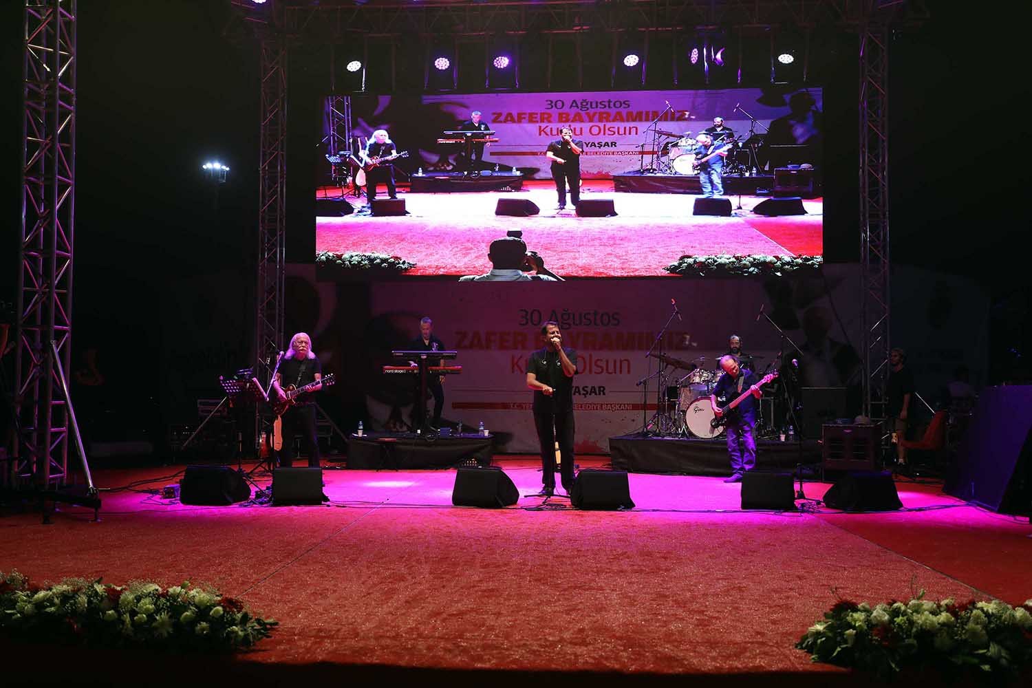 Yenimahalle Belediyesi, 30 Ağustos Zafer Bayramı’nın 101’inci yılını ilçe genelinde