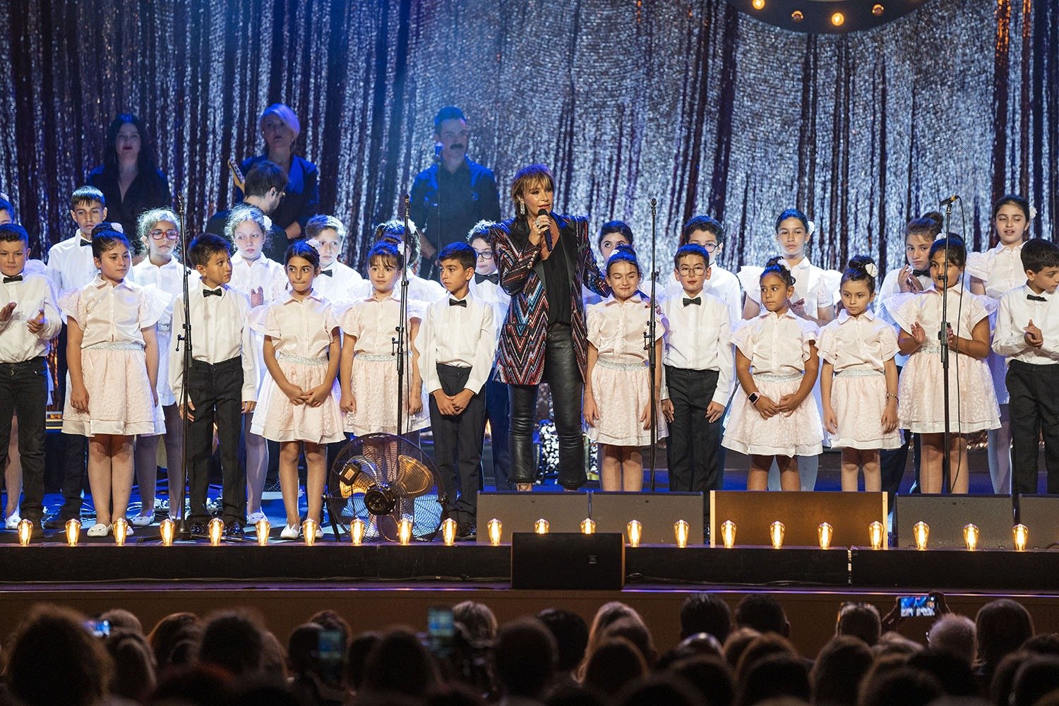 LÖSEV, kuruluşunun 25’inci yıl dönümünü özel bir gece ile taçlandırdı.
Ünlü