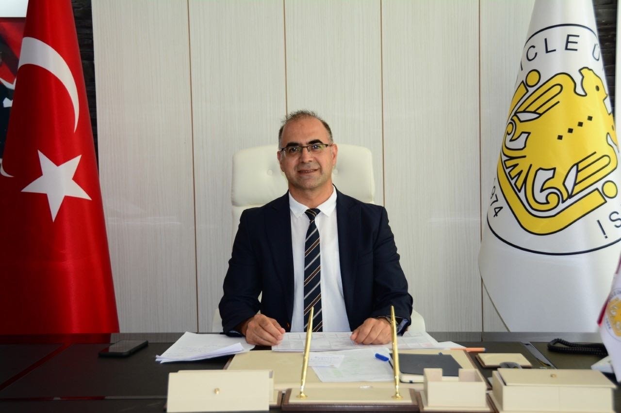 Dicle Üniversitesi Tıp Fakültesi Başhekimi ve KBB Anabilim Başkanı Prof.