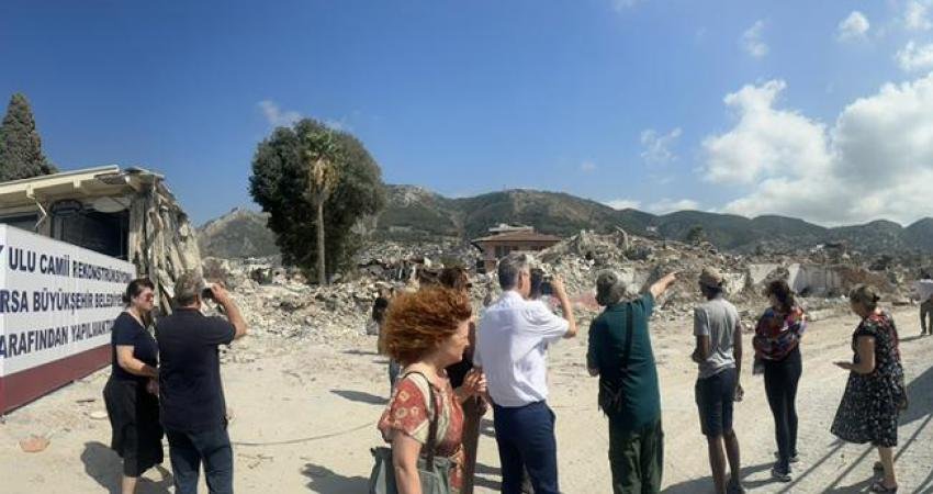 Mezitli Belediyesi tarafından yapılan çalışmaları incelemek ve çeşitli projeleri hayata