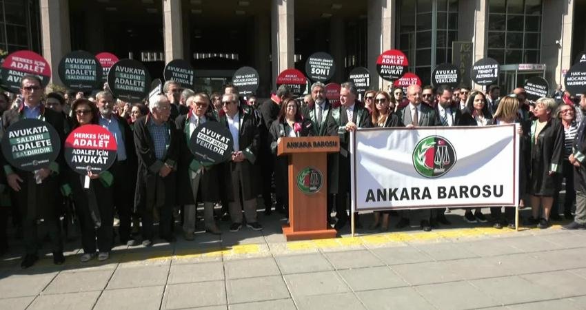 Ankara Barosu, avukatlara şiddeti protesto etti. Baro, Ankara Adliyesi önünde