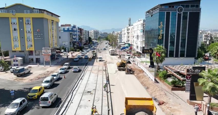 Antalya Büyükşehir Belediyesi’nin Doğu Garajı- Meydan arasında kalan tramvay hattının