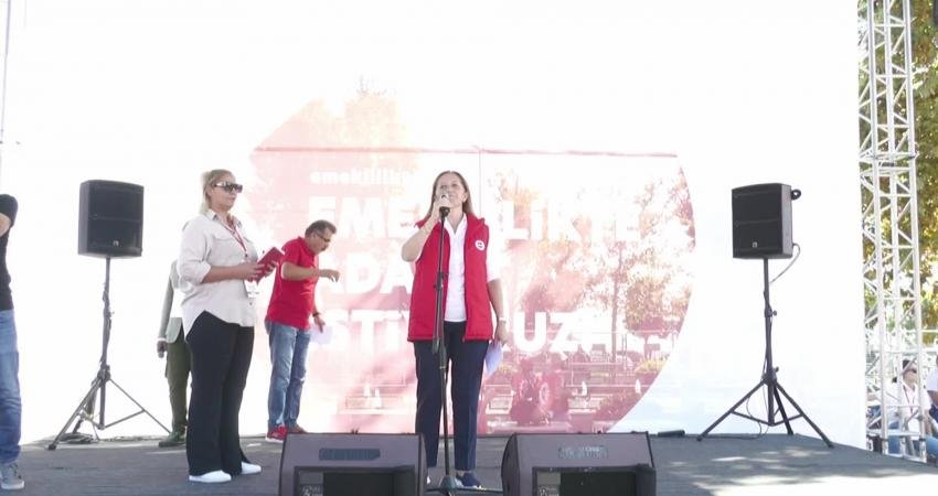 DİSK Genel Başkanı Arzu Çerkezoğlu, İstanbul’da düzenlenen Emekliler Buluşması’nda; “Sizin