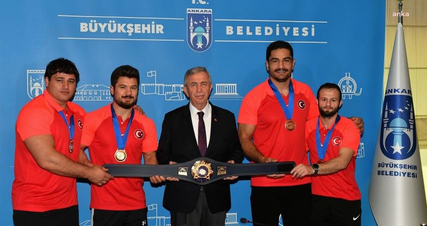 Sırbistan’da düzenlenen 2023 Dünya Güreş Şampiyonası’ndan madalyayla dönen ASKİ Spor’un