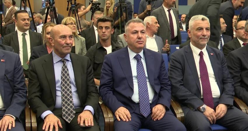 İzmir İş Dünyası Toplantısı'nda konuşan Başkan Tunç Soyer, geleceğin sanayi