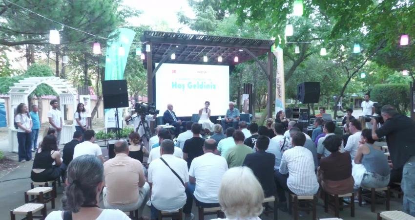 Beylikdüzü’nde “10. Barış ve Sevgi Buluşmaları” Başladı… Başkan Çalık: “Cumhuriyetimizin 100’üncü Yılına Yakışır Bir Festival Havası İçerisinde Geçiriyoruz” Beylikdüzü Belediyesi tarafından düzenlenen “10. Barış ve Sevgi Buluşmaları” başladı.