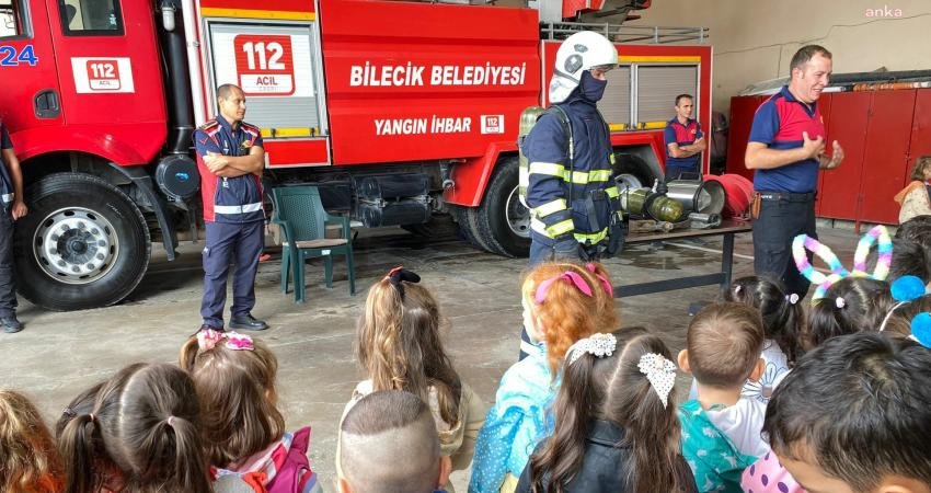 Bilecik Belediyesi İtfaiye Müdürlüğü çalışanları, İtfaiye Haftası etkinlikleri kapsamında kendilerini