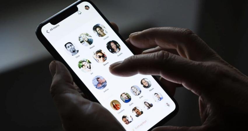 Düşüşü de yükselişi kadar hızlı olan Clubhouse uygulaması geri döndü.