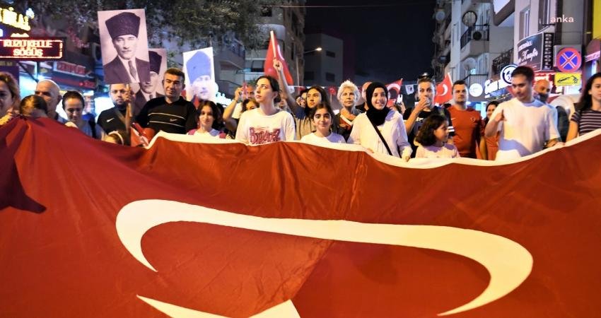 Bornovalılar, 9 Eylül İzmir’in düşman işgalinden kurtuluşunun 101. yılını coşkuyla